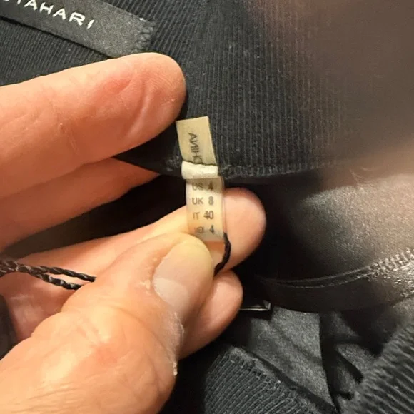 Elie Tahari Valeria Lamb Leather Panel Pencil Skirt Size: 4 Length: 20.5” - Picture 5 of 9